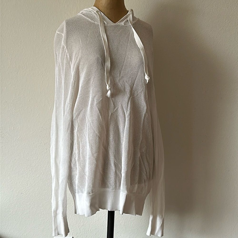 Sen sz 3 or Large white mesh pullover hooded with cinch ties great condition.